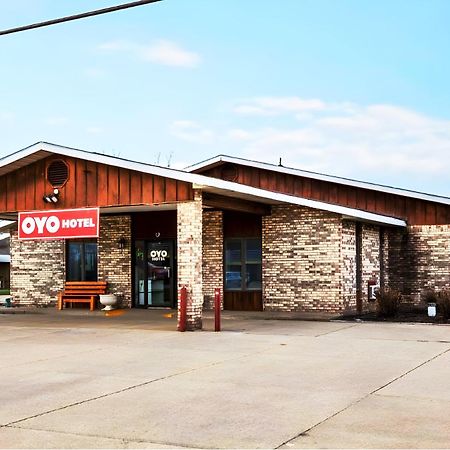 Oyo Hotel Chesaning Route 52 & Hwy 57 エクステリア 写真
