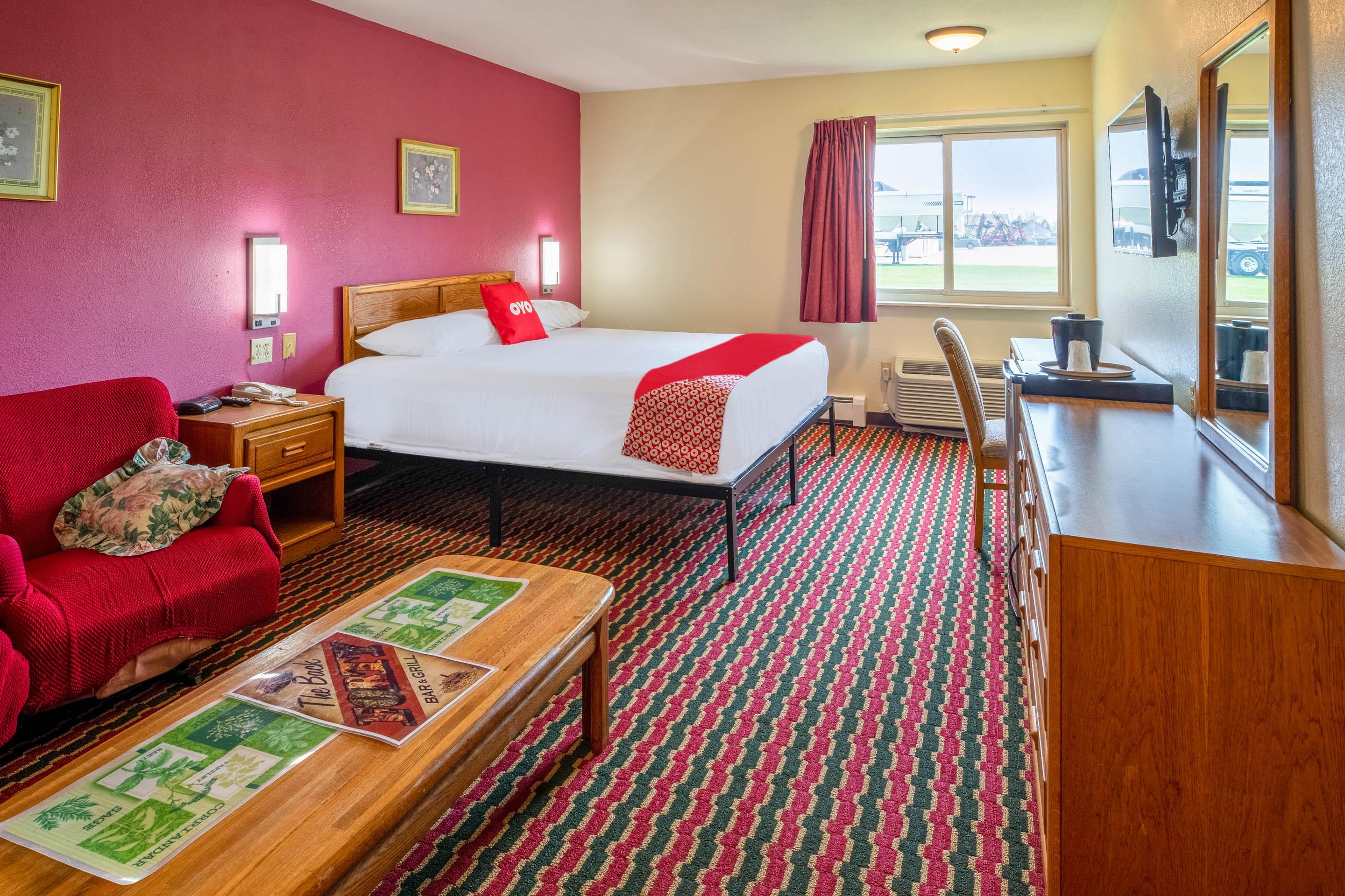 Oyo Hotel Chesaning Route 52 & Hwy 57 エクステリア 写真