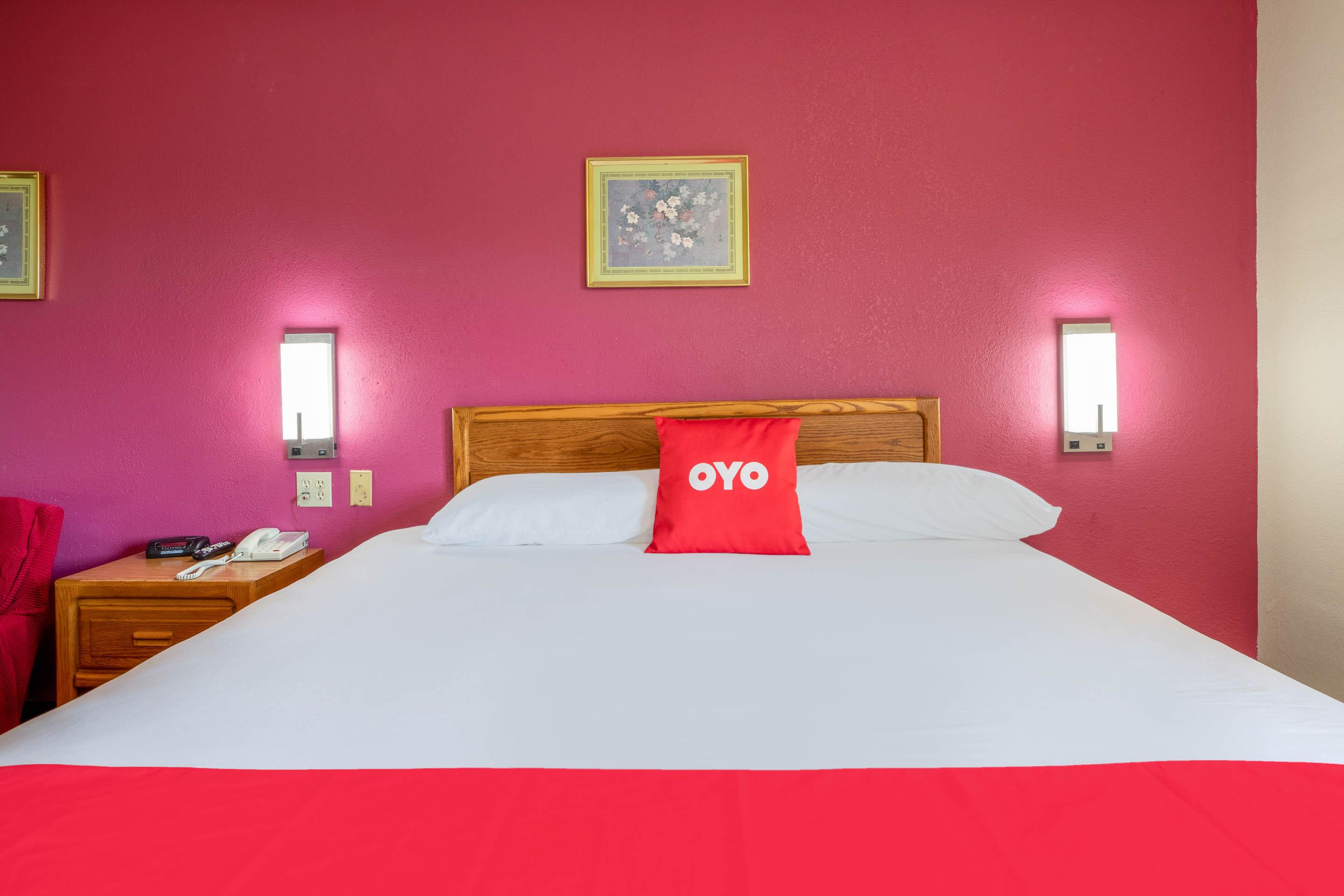 Oyo Hotel Chesaning Route 52 & Hwy 57 エクステリア 写真