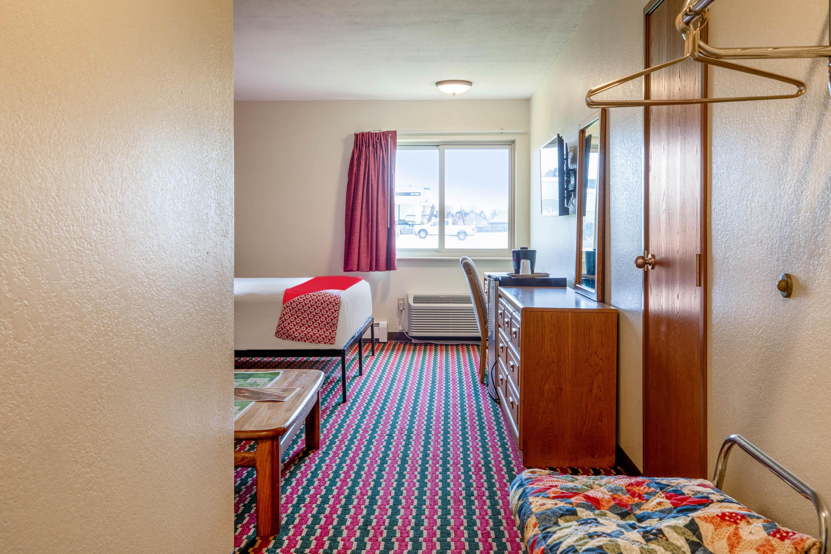 Oyo Hotel Chesaning Route 52 & Hwy 57 エクステリア 写真