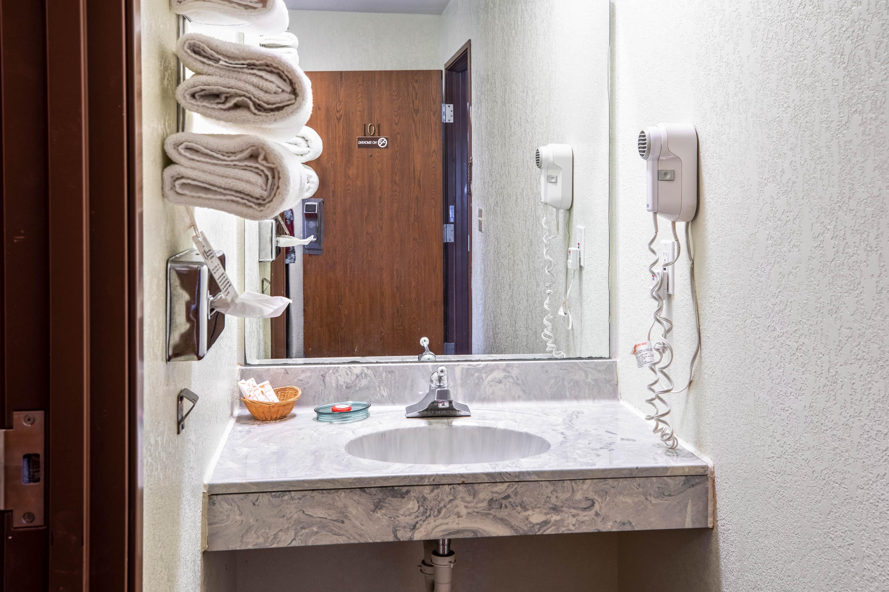 Oyo Hotel Chesaning Route 52 & Hwy 57 エクステリア 写真