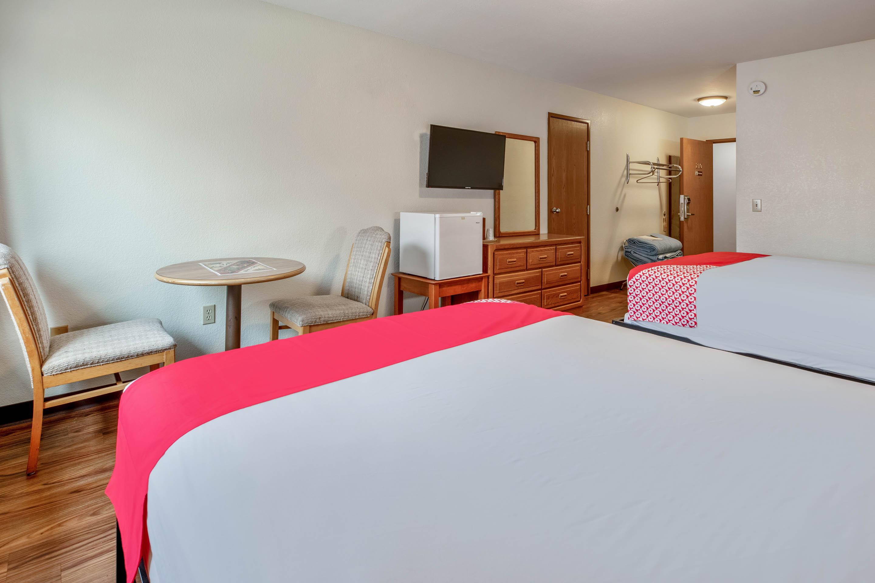 Oyo Hotel Chesaning Route 52 & Hwy 57 エクステリア 写真