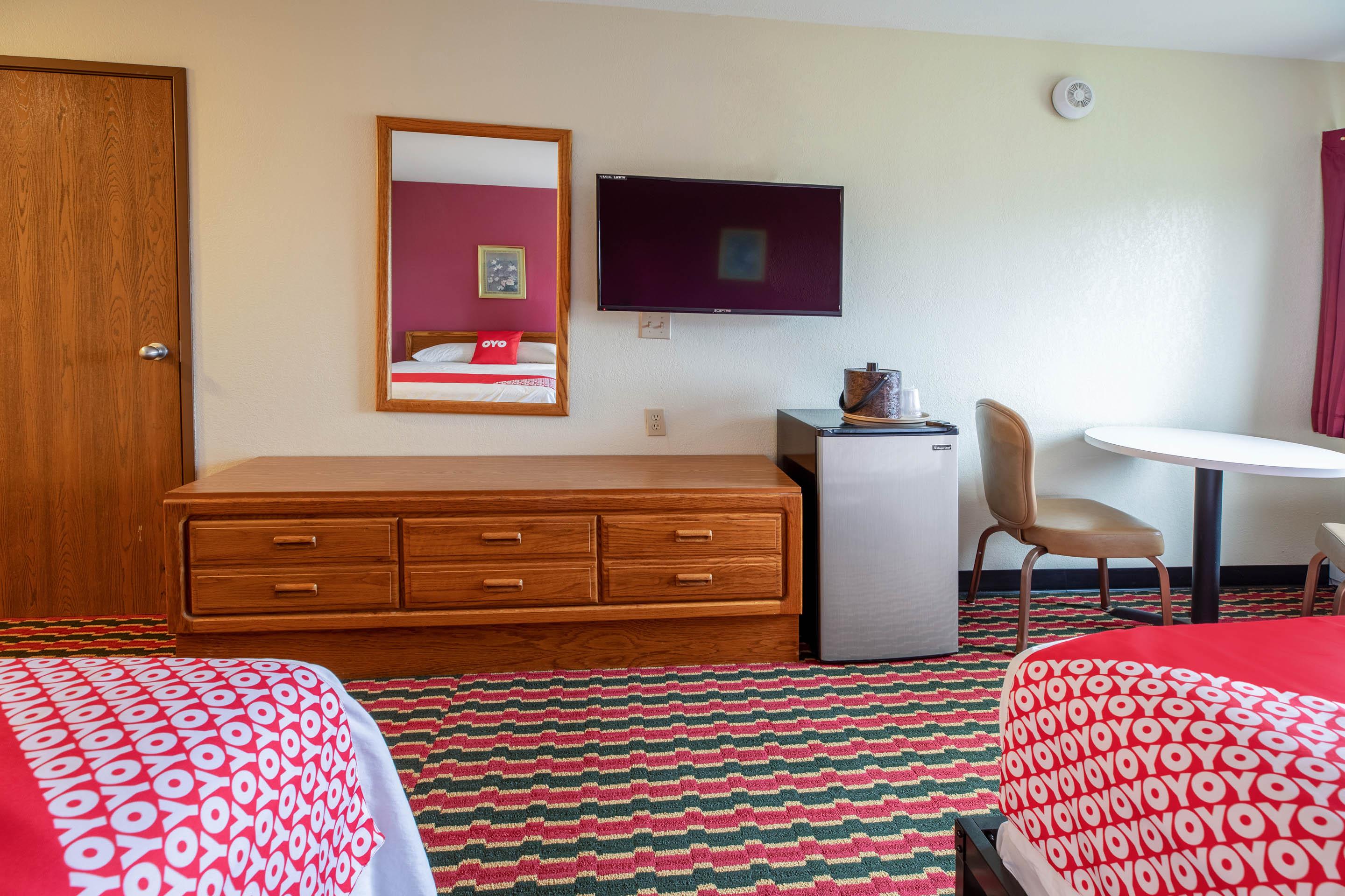 Oyo Hotel Chesaning Route 52 & Hwy 57 エクステリア 写真