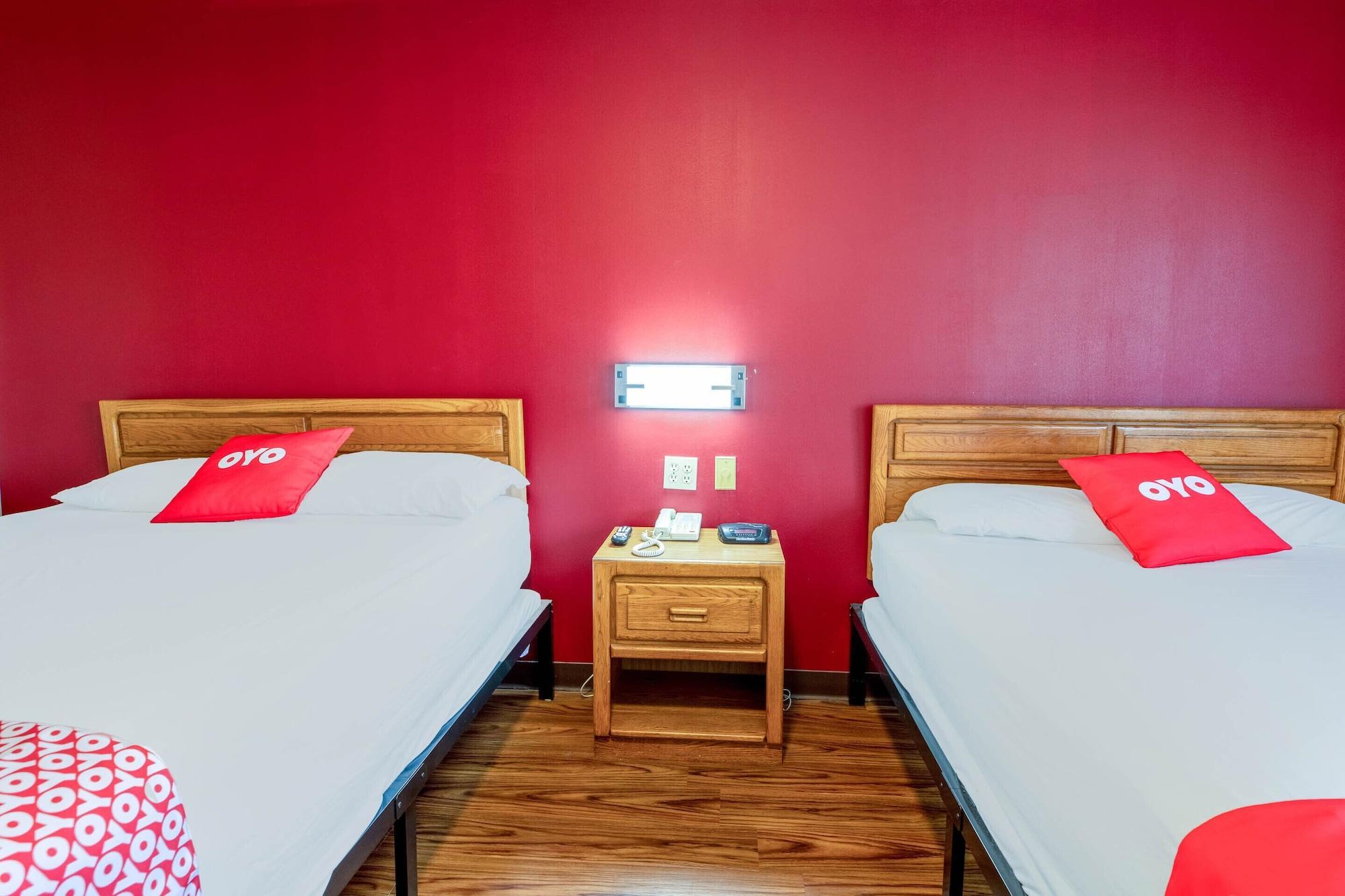 Oyo Hotel Chesaning Route 52 & Hwy 57 エクステリア 写真