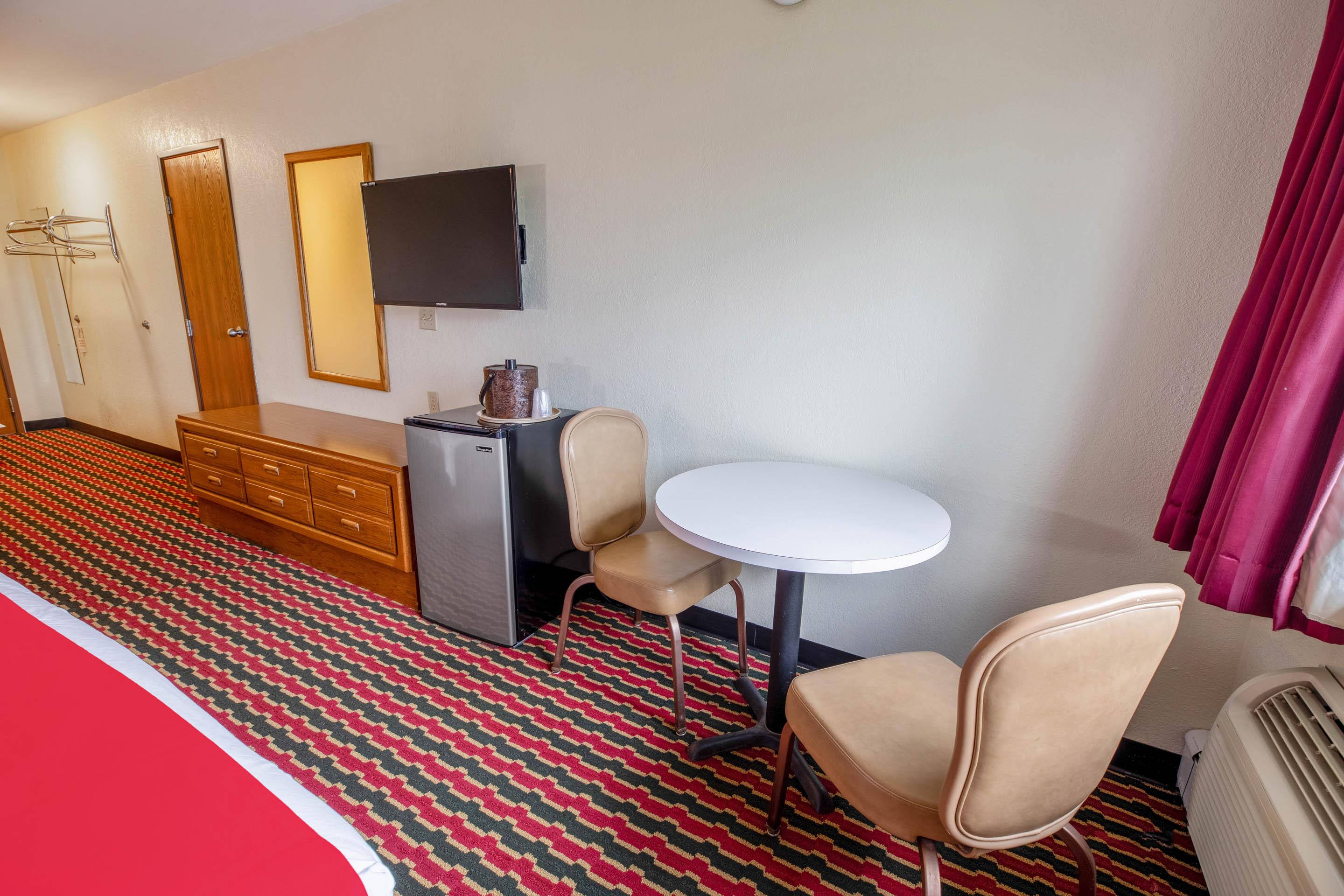 Oyo Hotel Chesaning Route 52 & Hwy 57 エクステリア 写真
