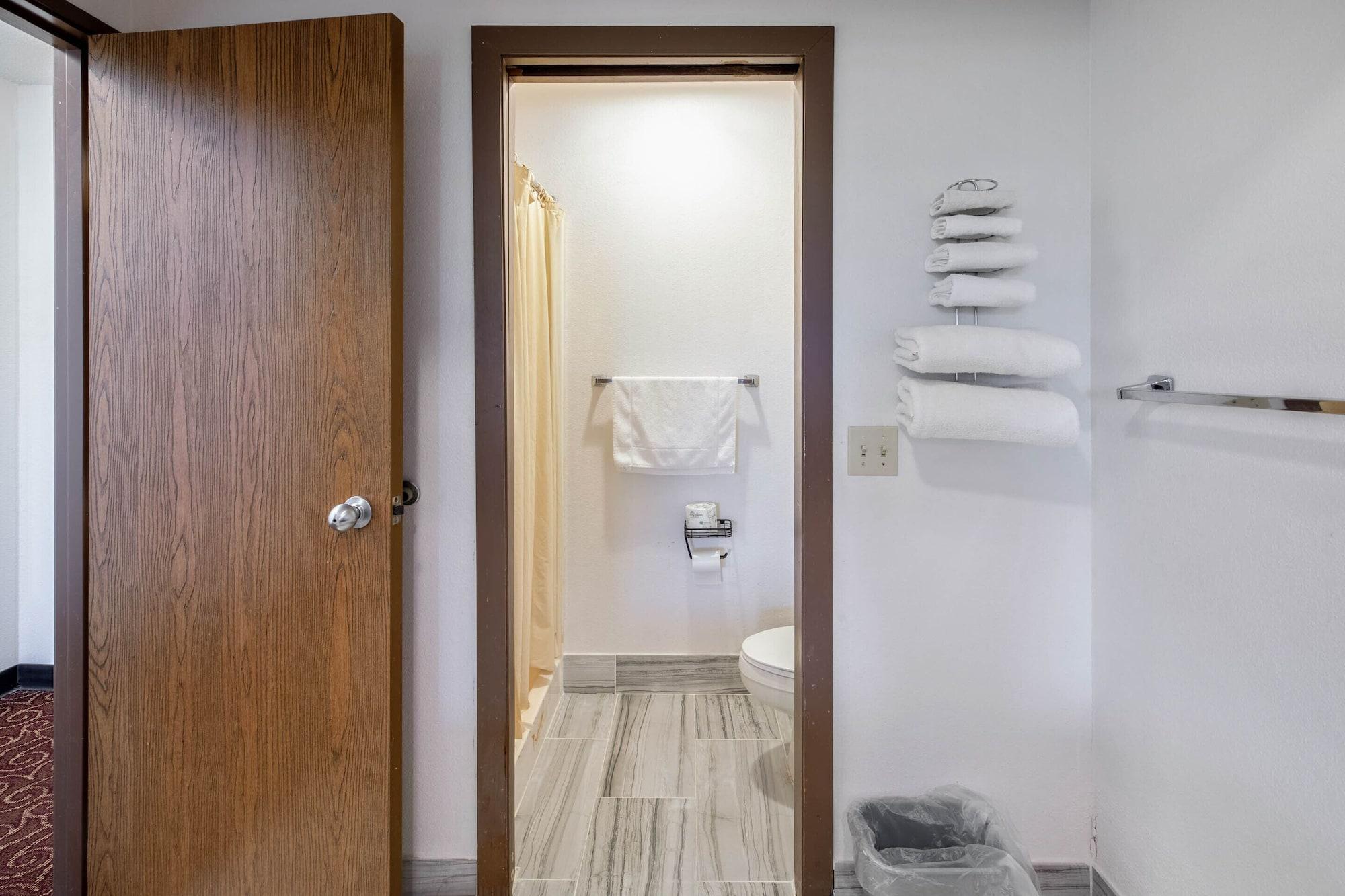 Oyo Hotel Chesaning Route 52 & Hwy 57 エクステリア 写真
