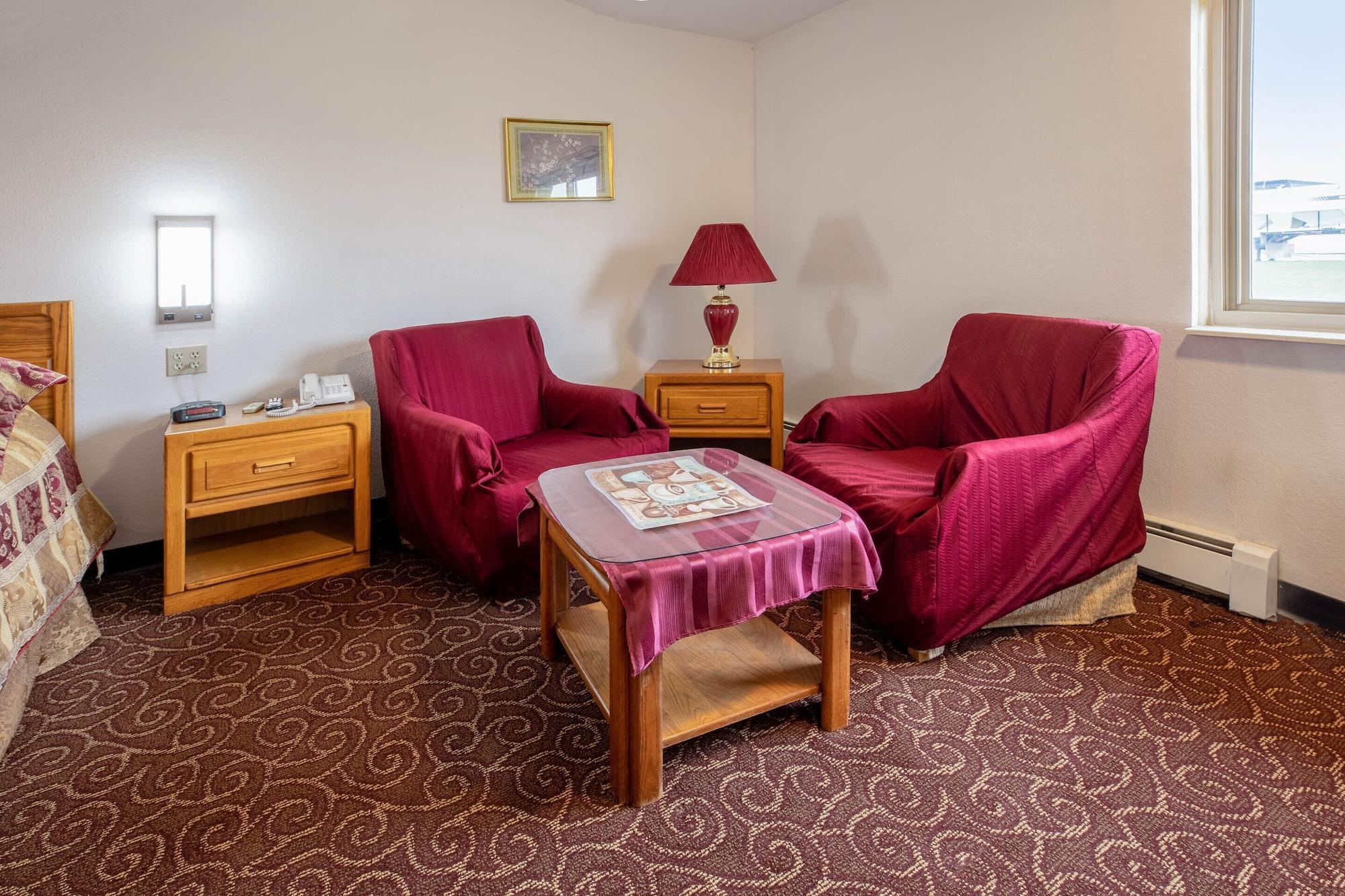 Oyo Hotel Chesaning Route 52 & Hwy 57 エクステリア 写真