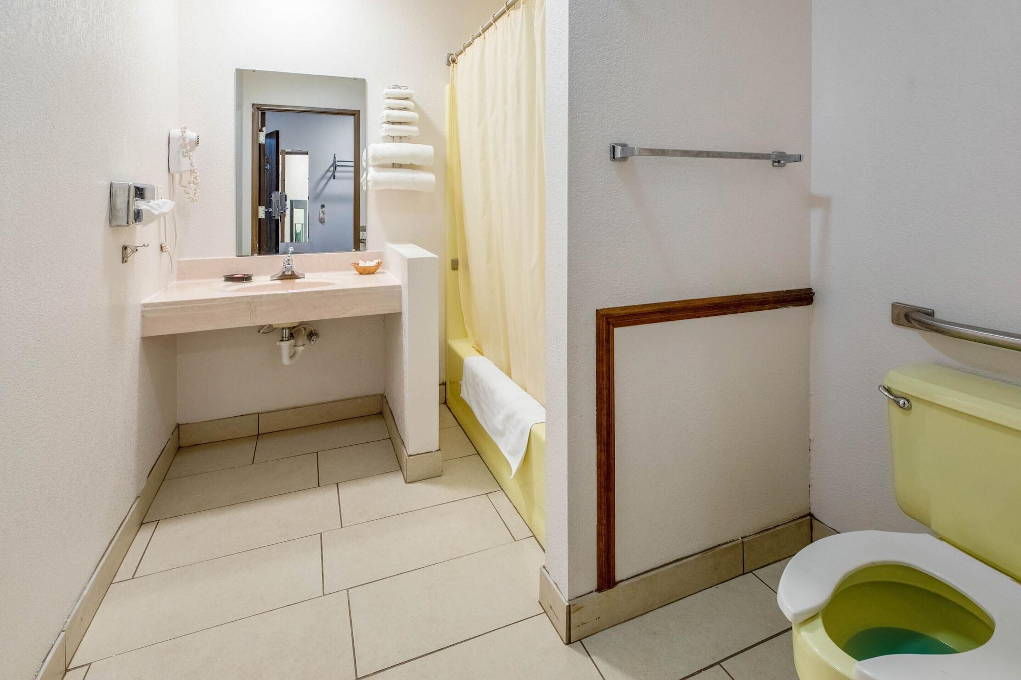 Oyo Hotel Chesaning Route 52 & Hwy 57 エクステリア 写真