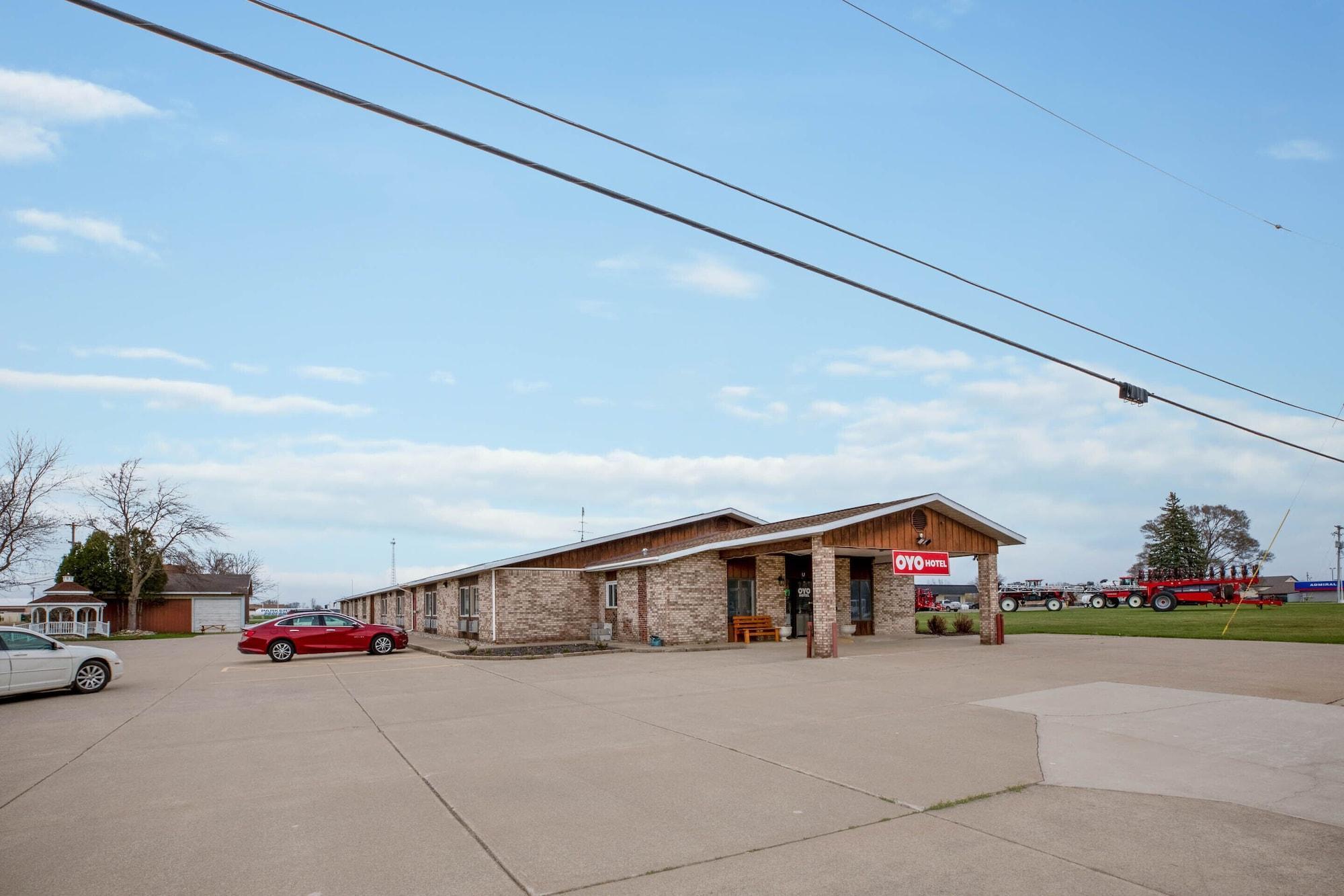 Oyo Hotel Chesaning Route 52 & Hwy 57 エクステリア 写真