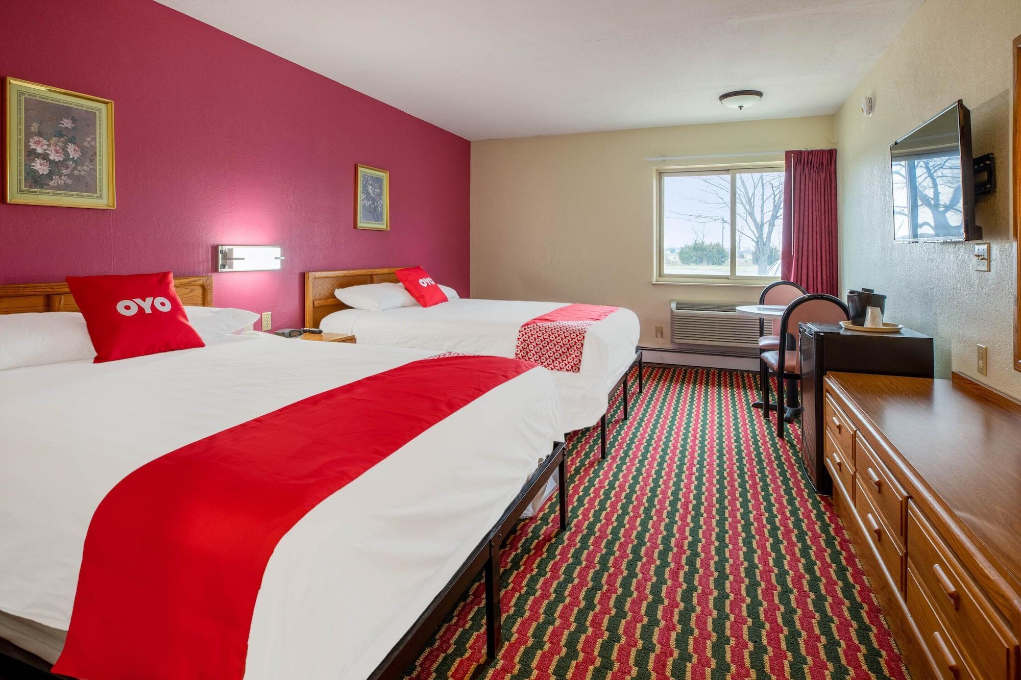 Oyo Hotel Chesaning Route 52 & Hwy 57 エクステリア 写真
