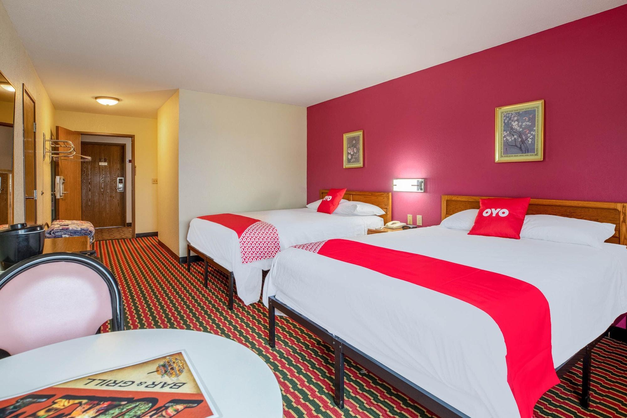 Oyo Hotel Chesaning Route 52 & Hwy 57 エクステリア 写真