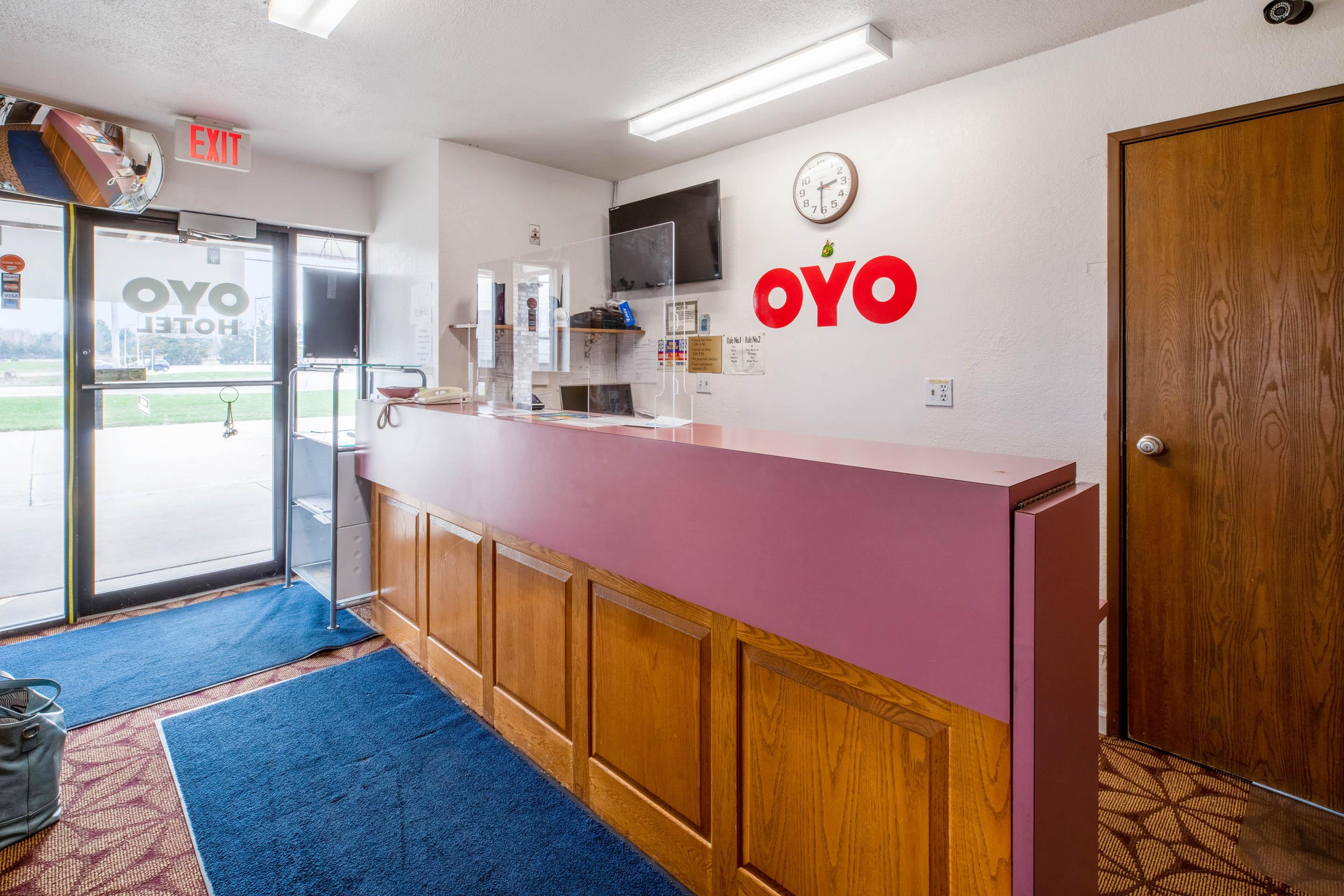 Oyo Hotel Chesaning Route 52 & Hwy 57 エクステリア 写真