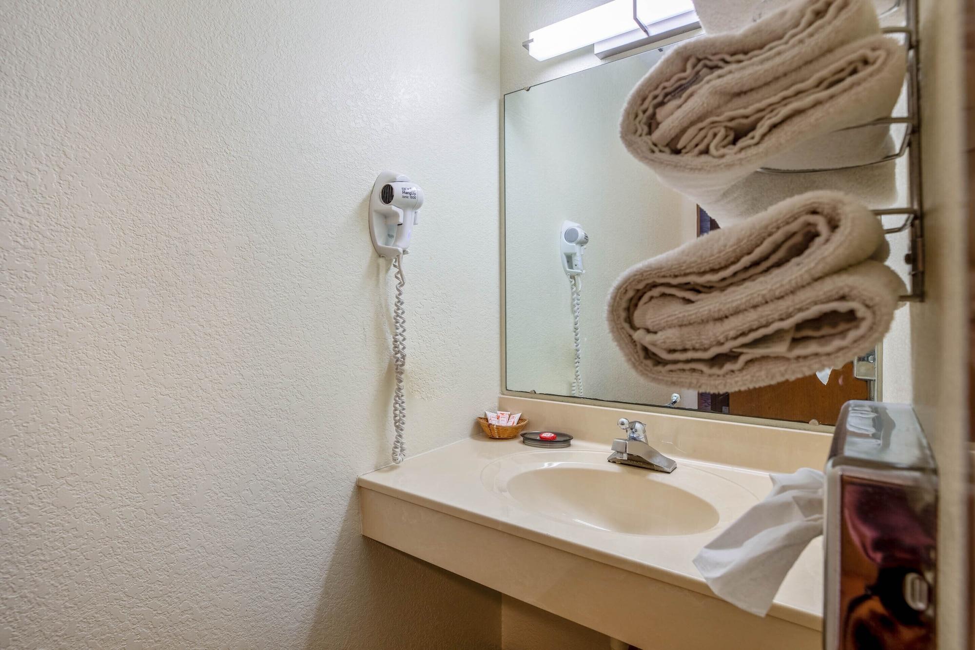 Oyo Hotel Chesaning Route 52 & Hwy 57 エクステリア 写真