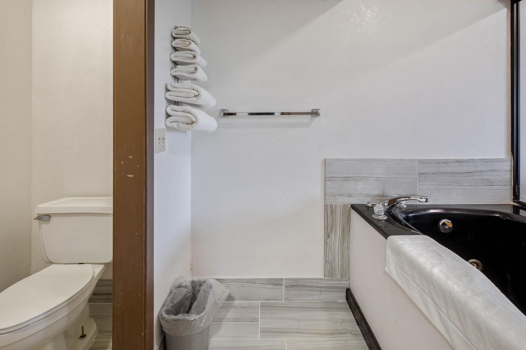 Oyo Hotel Chesaning Route 52 & Hwy 57 エクステリア 写真