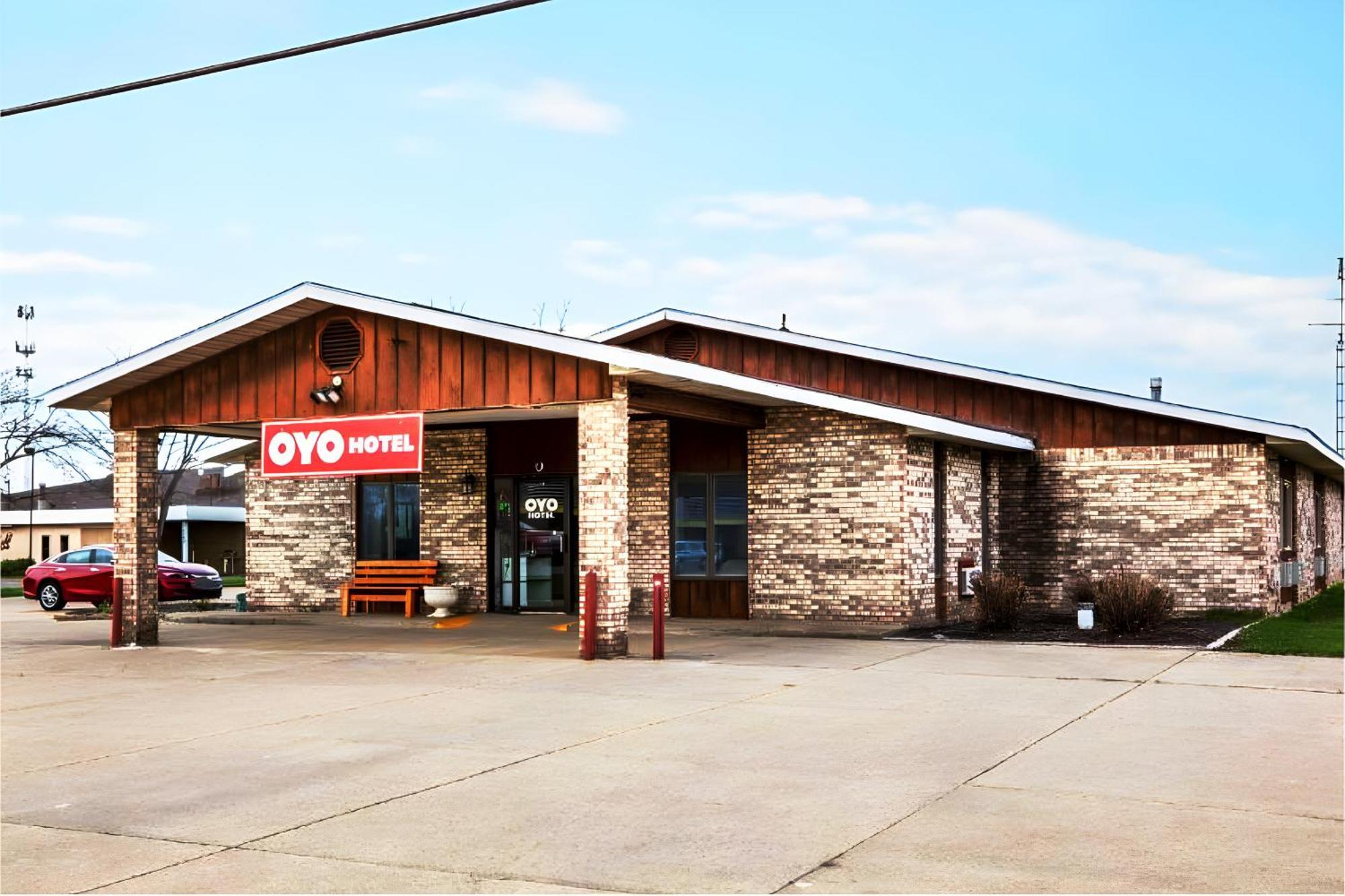 Oyo Hotel Chesaning Route 52 & Hwy 57 エクステリア 写真